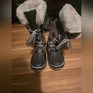 Bearpaw Women's Black and Brown Winter Boots.